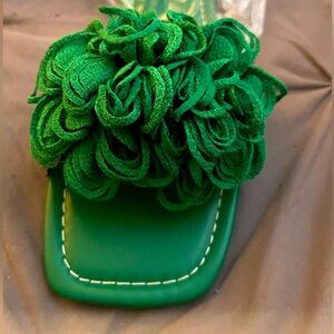 Women's sandal- green  size 9